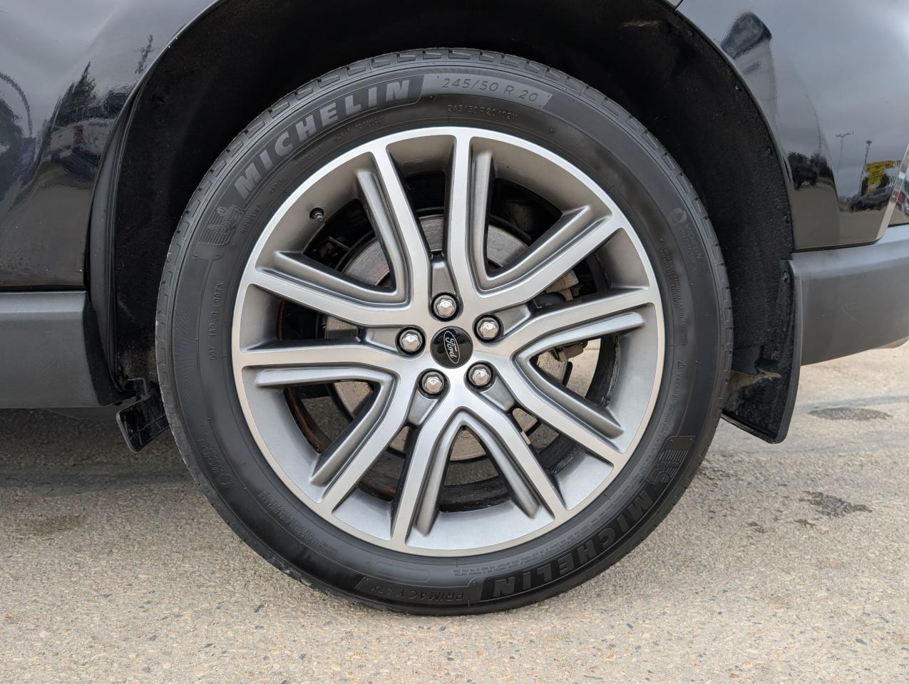 2024 Ford Edge Titanium Photo5