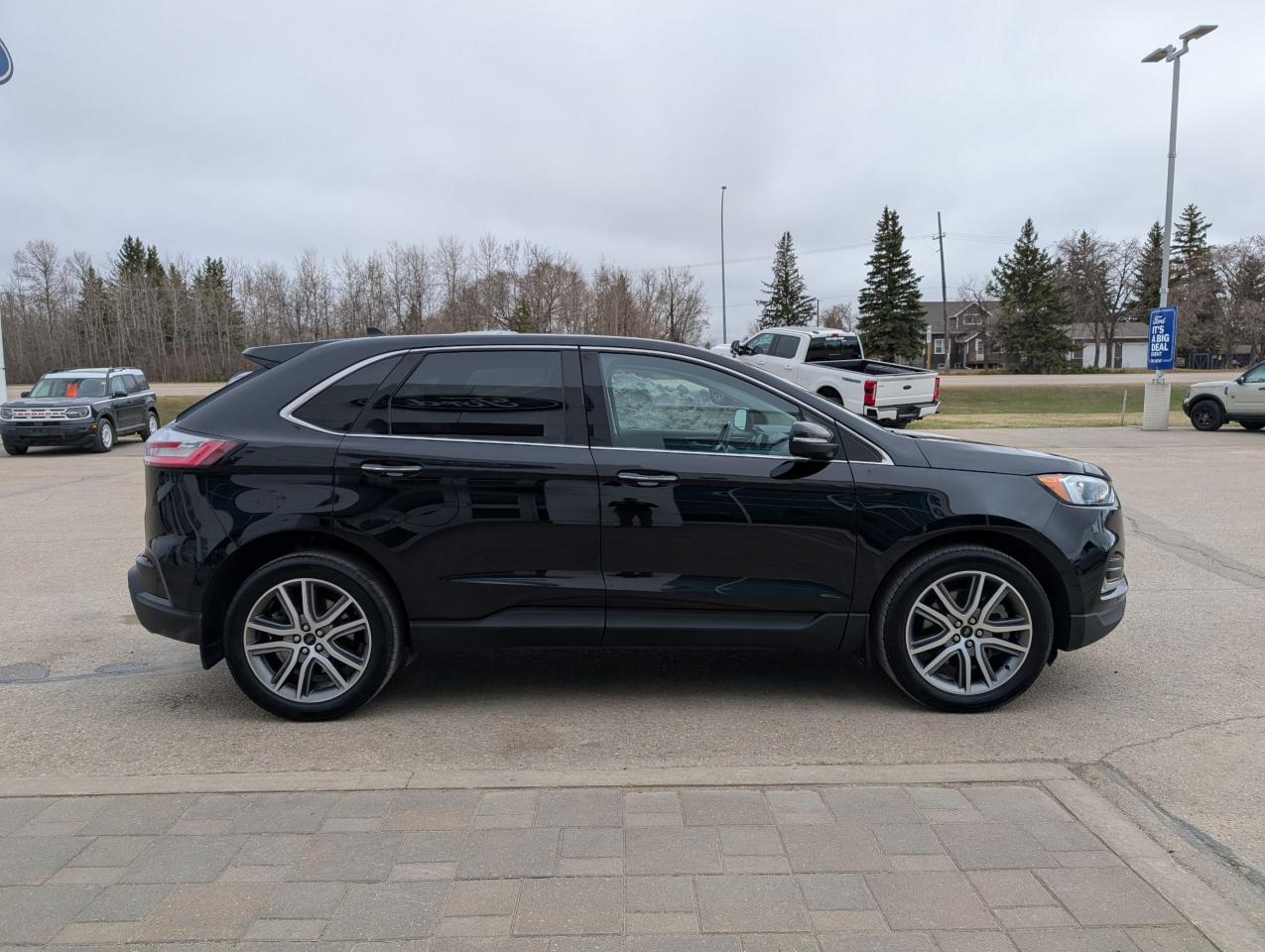 2024 Ford Edge Titanium Photo4