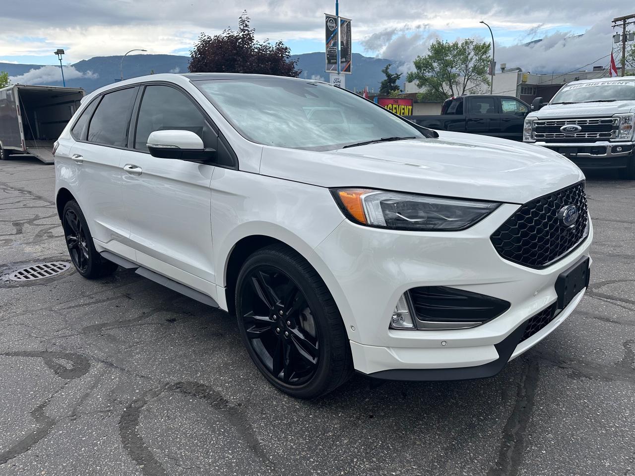2022 Ford Edge ST Photo2