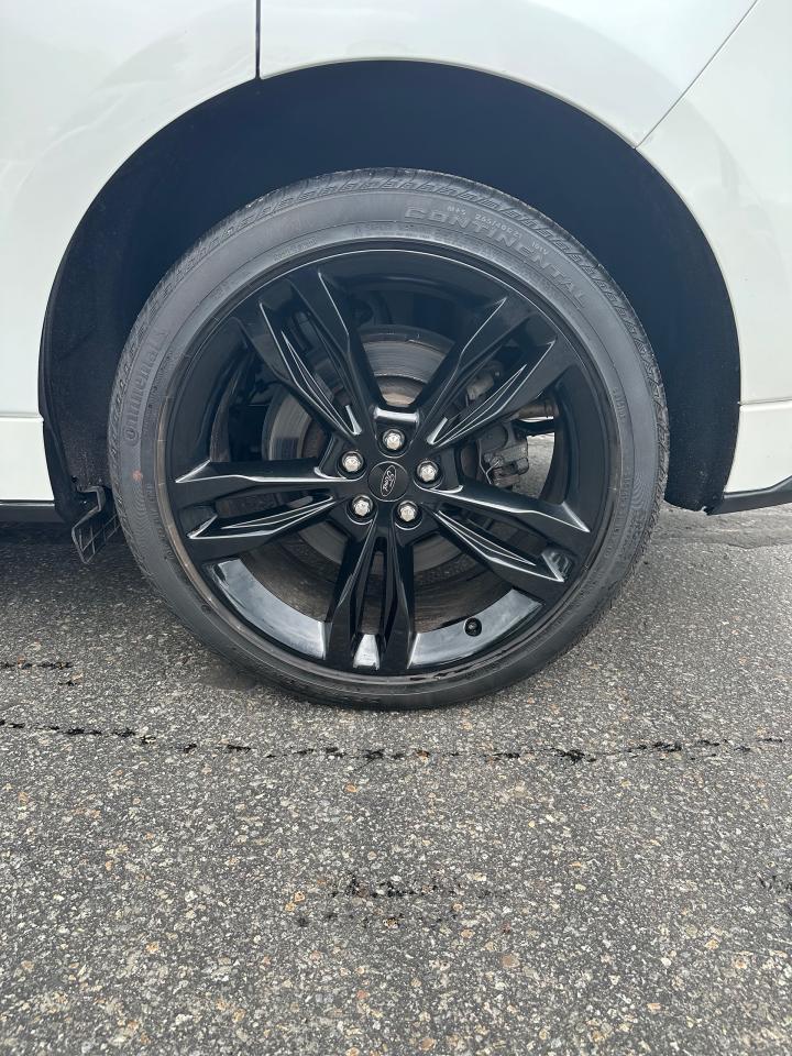 2022 Ford Edge ST Photo5