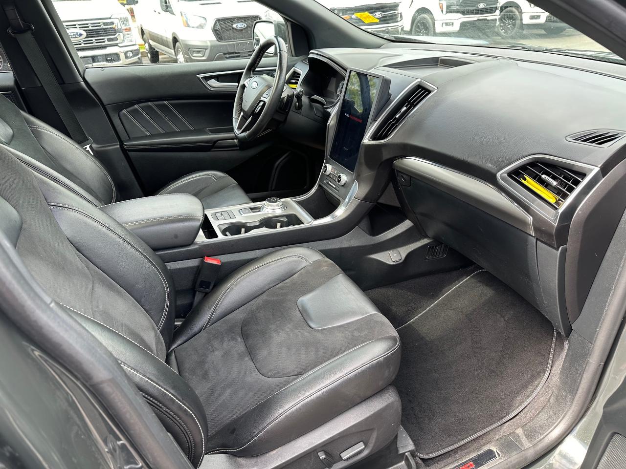 2022 Ford Edge ST Photo5