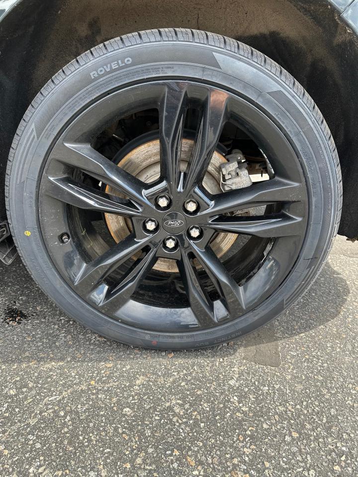 2022 Ford Edge ST Photo5