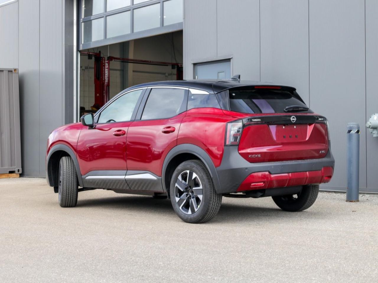 2025 Nissan Kicks SV  - Heated Seats - Low Mileage Photo3