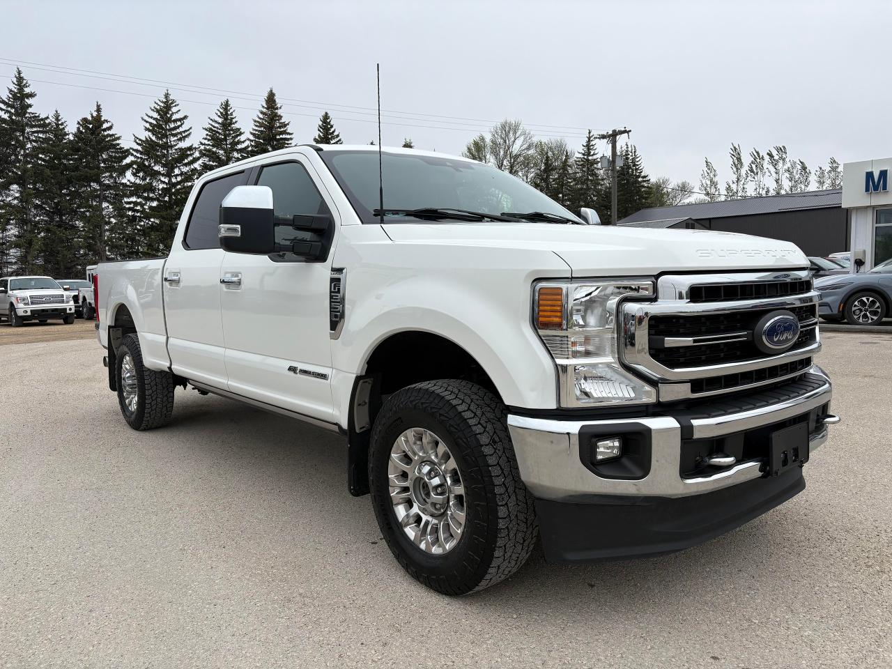 2022 Ford F-350 Lariat Photo3