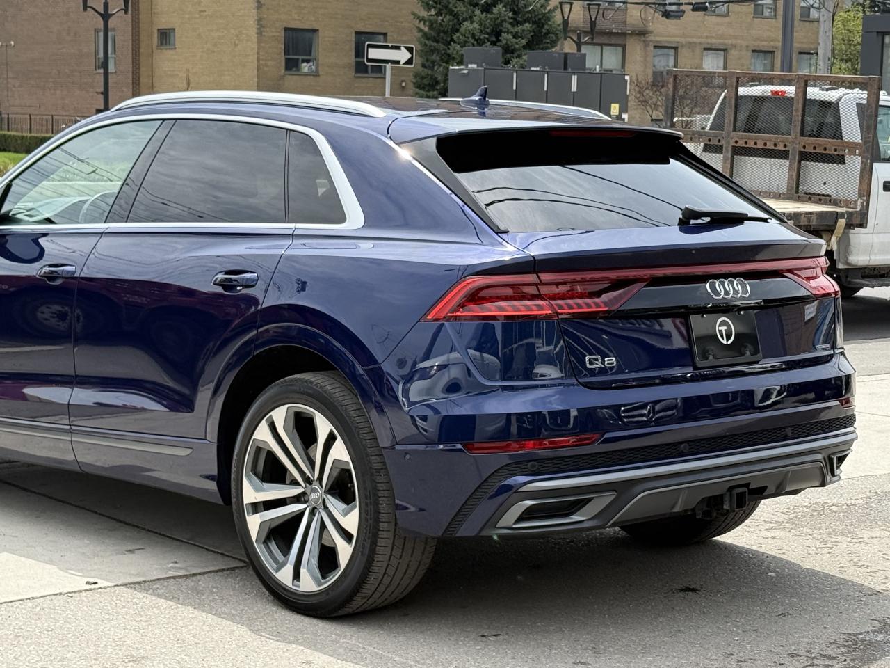 2019 Audi Q8 TECHNIK | PANO | LOADED | - Photo #12