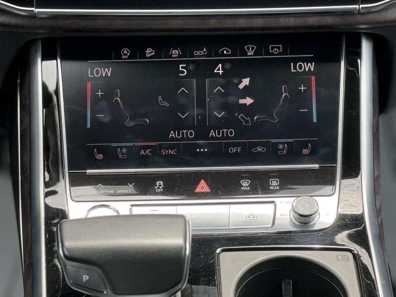 2019 Audi Q8 TECHNIK | PANO | LOADED | - Photo #24