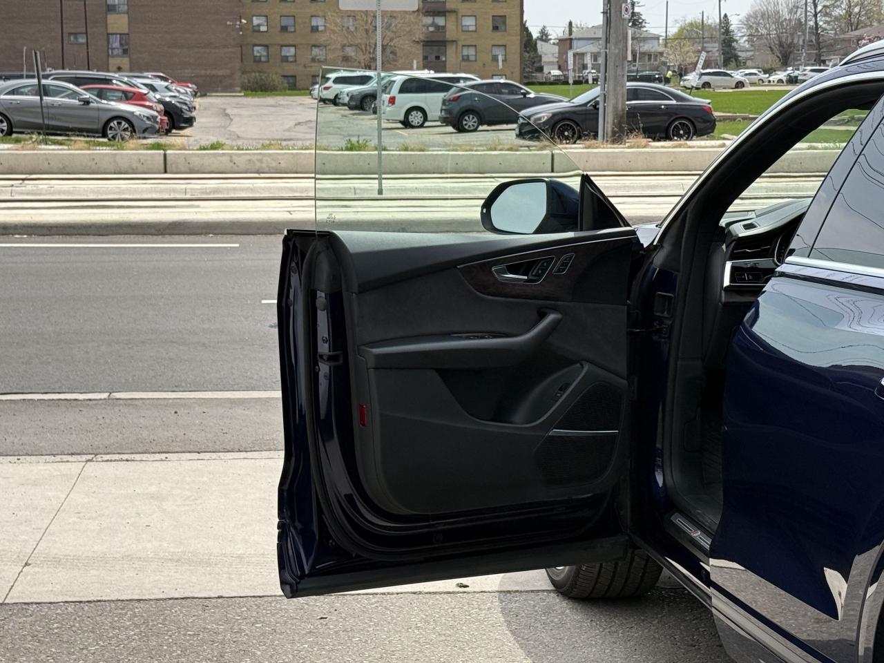 2019 Audi Q8 TECHNIK | PANO | LOADED | - Photo #25
