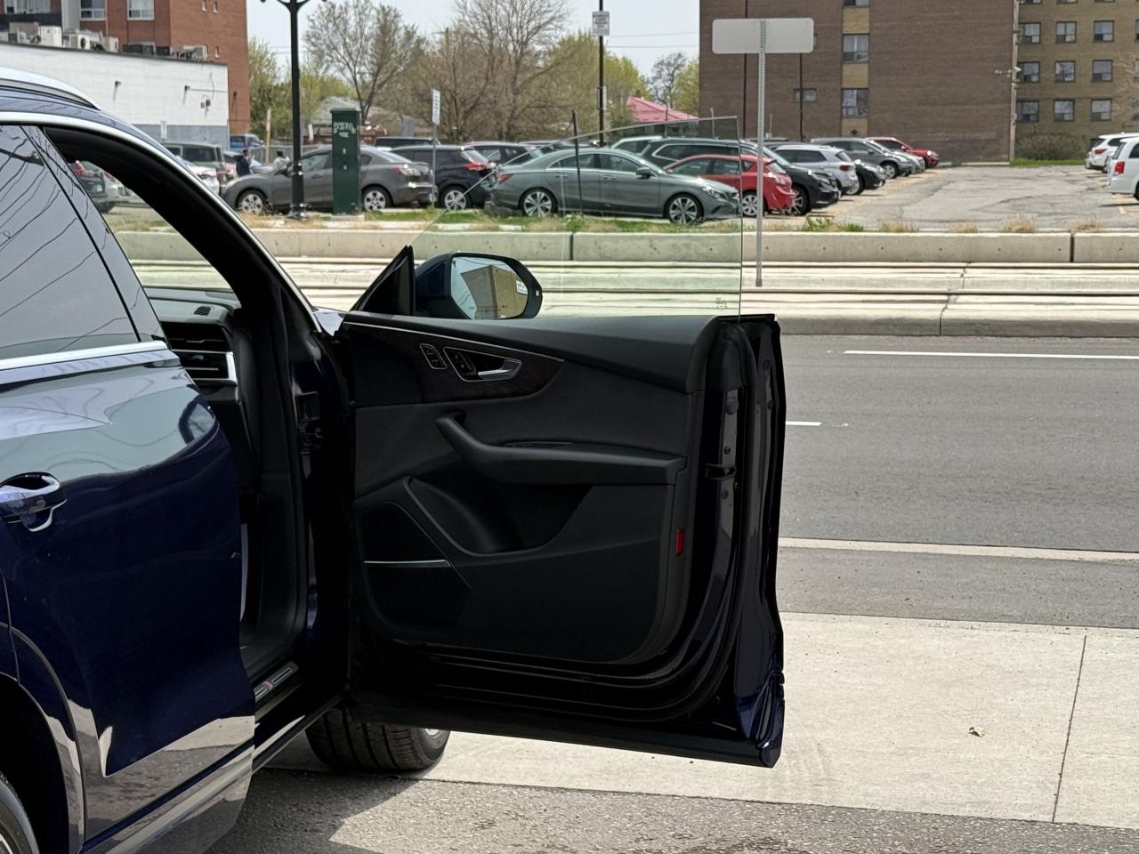 2019 Audi Q8 TECHNIK | PANO | LOADED | - Photo #29