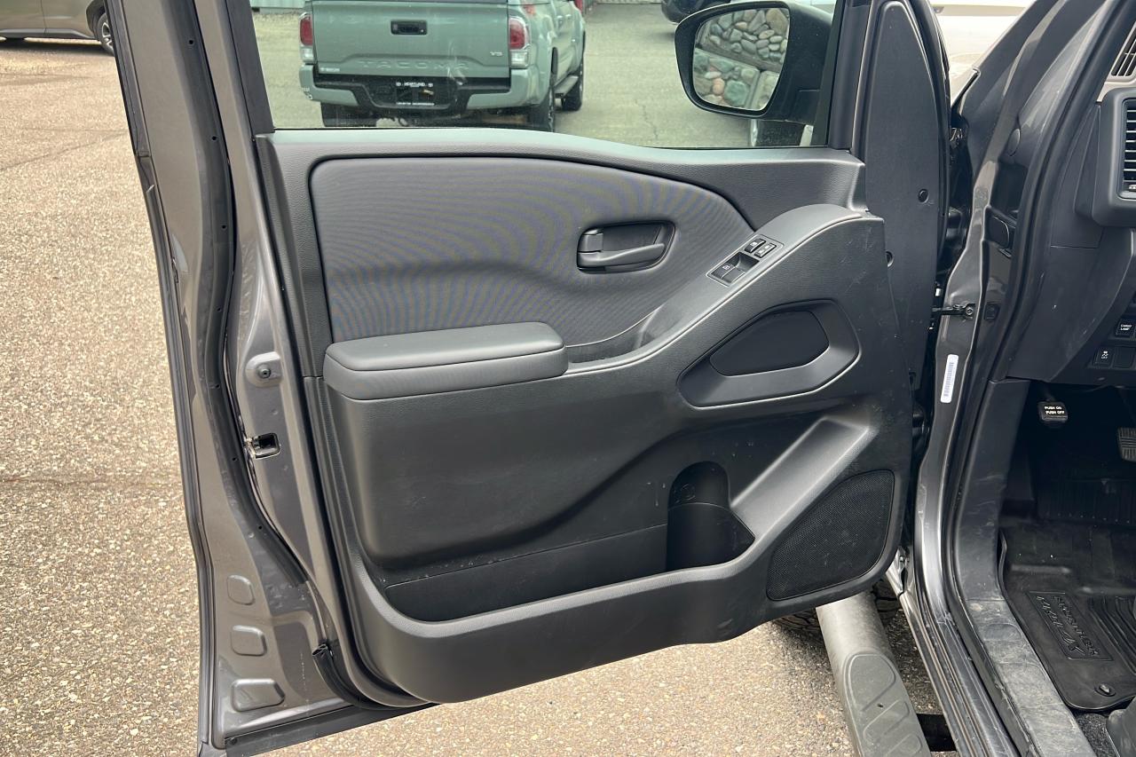 2022 Nissan Frontier S Photo