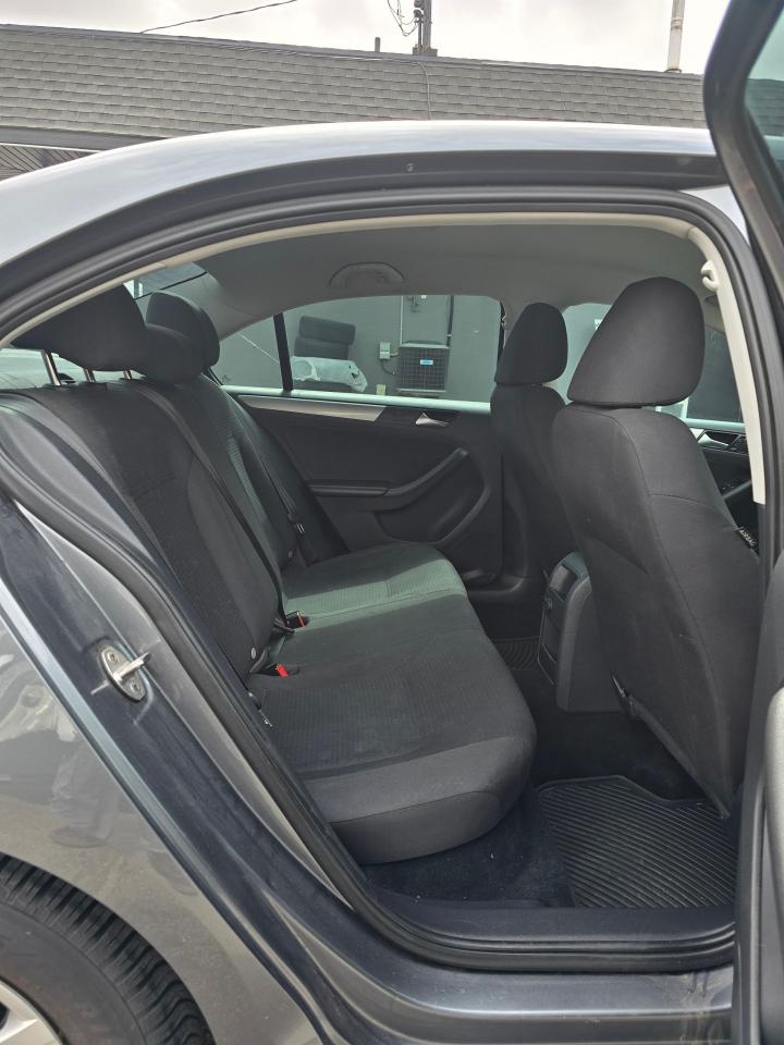 2016 Volkswagen Jetta TRENDLINE+ - Photo #6
