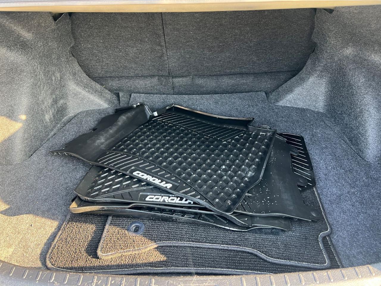 2019 Toyota Corolla LE - Photo #4