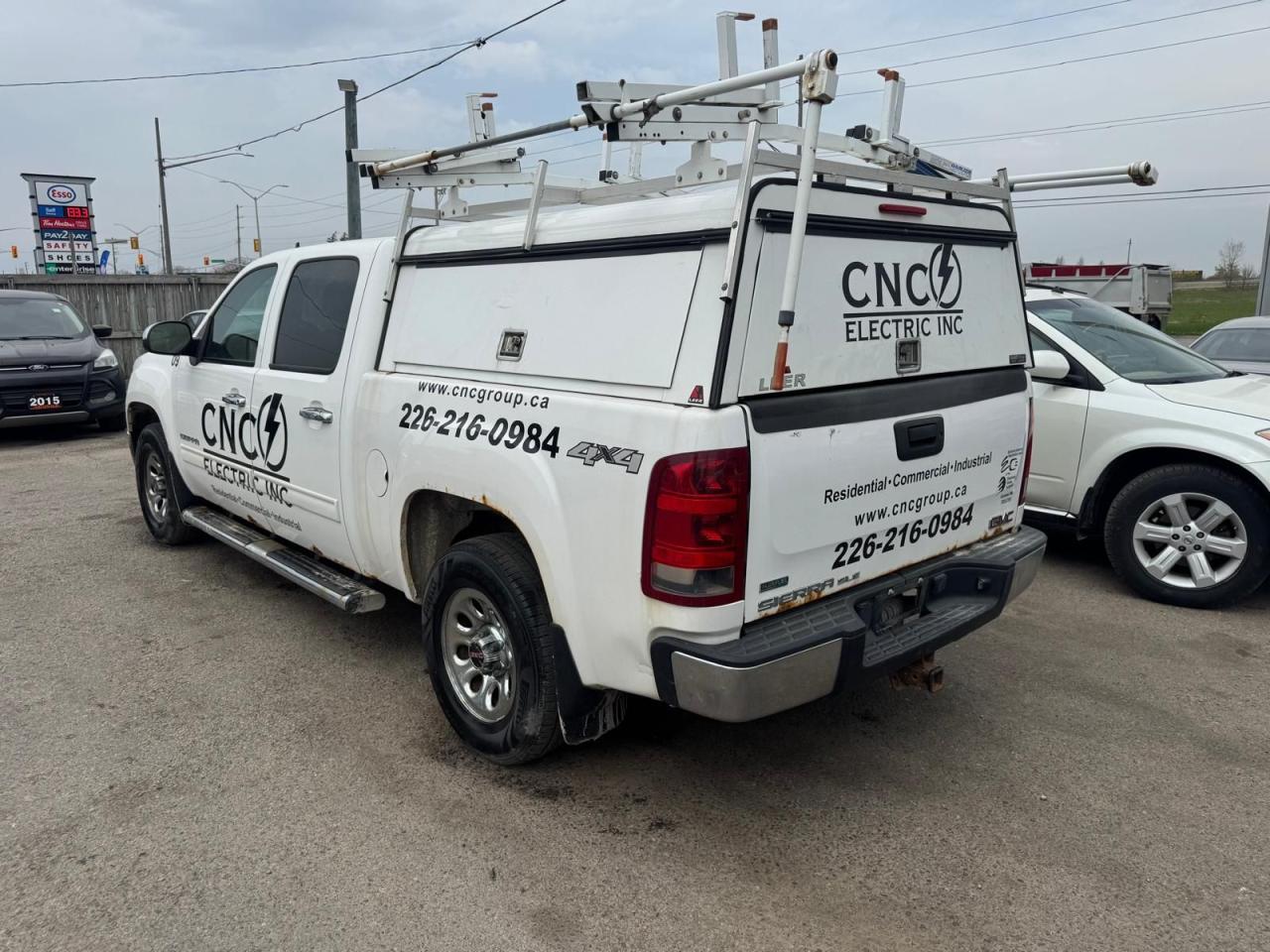 2010 GMC Sierra 1500 SLE, CREW CAB, 4X4, TOPPER, RACK, AS IS SPECIAL - Photo #3