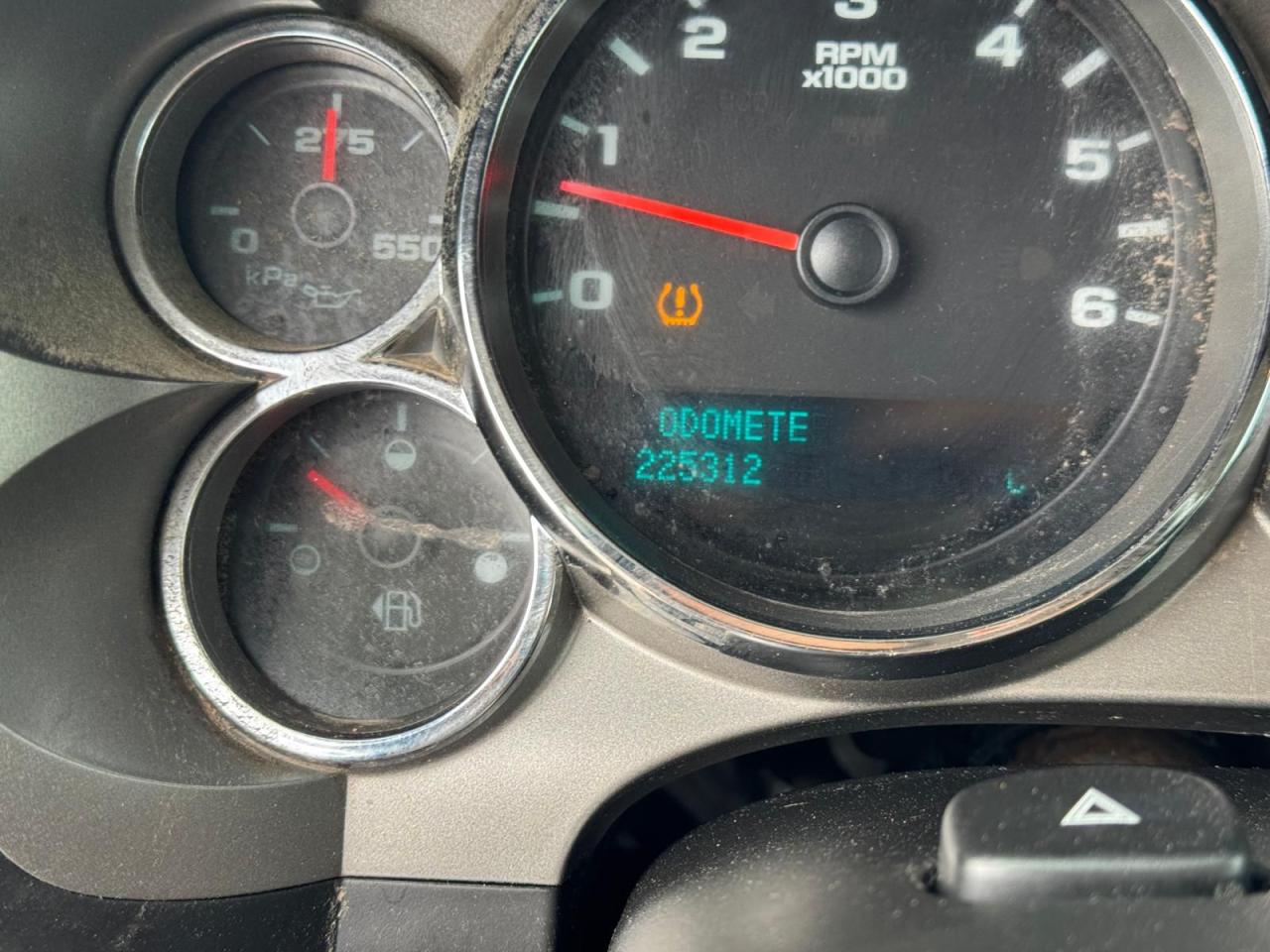 2010 GMC Sierra 1500 SLE, CREW CAB, 4X4, TOPPER, RACK, AS IS SPECIAL - Photo #12