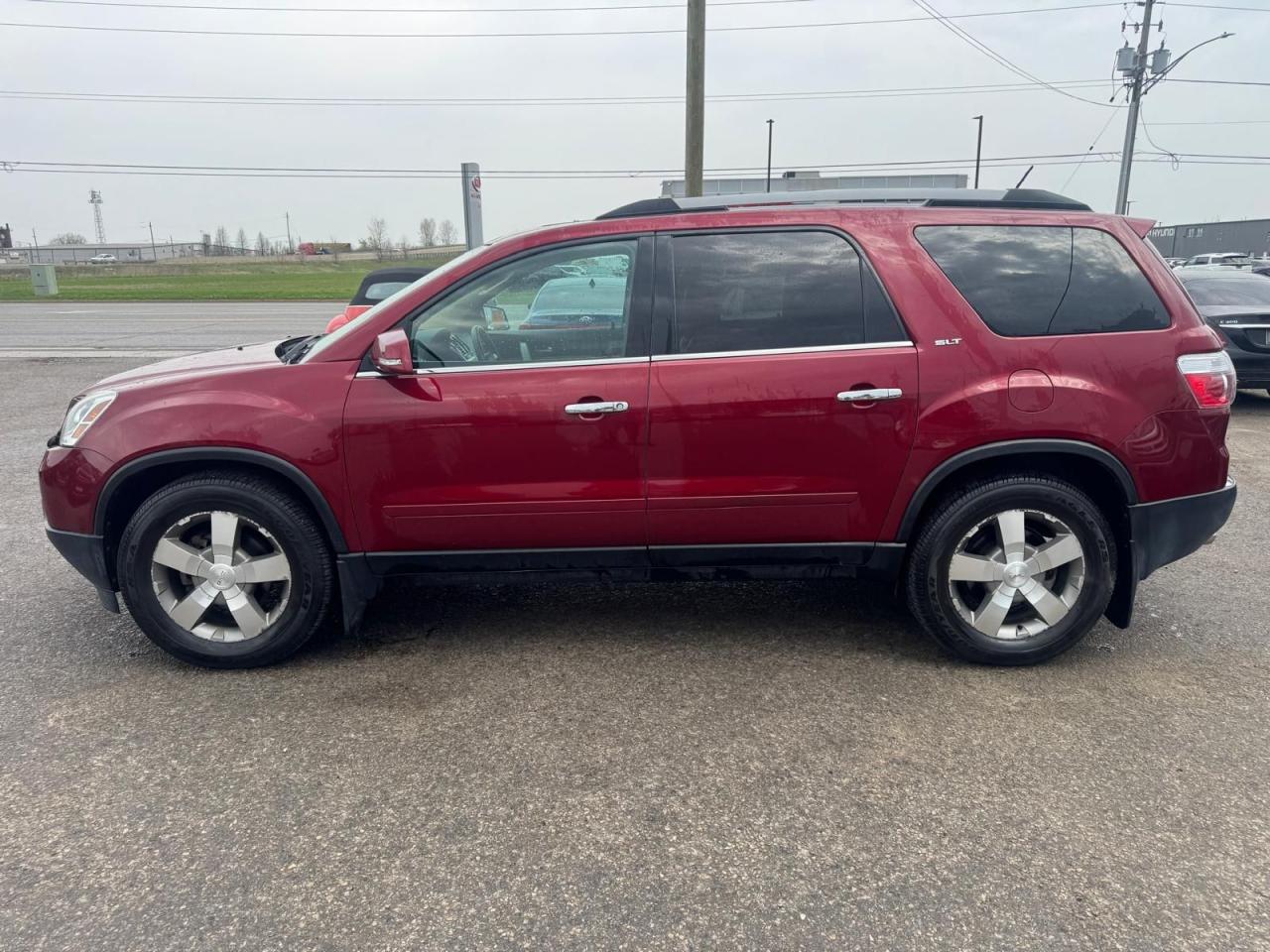 2011 GMC Acadia SLT, AWD, ONLY 35,000KMS, LEATHER, MINT, CERT - Photo #2