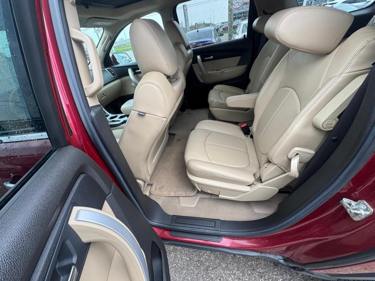 2011 GMC Acadia SLT, AWD, ONLY 35,000KMS, LEATHER, MINT, CERT - Photo #16