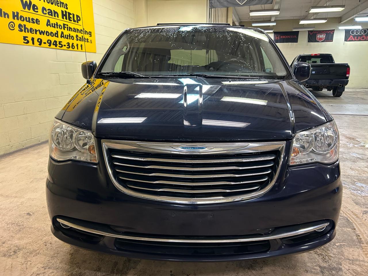 2016 Chrysler Town & Country TOURING - Photo #7