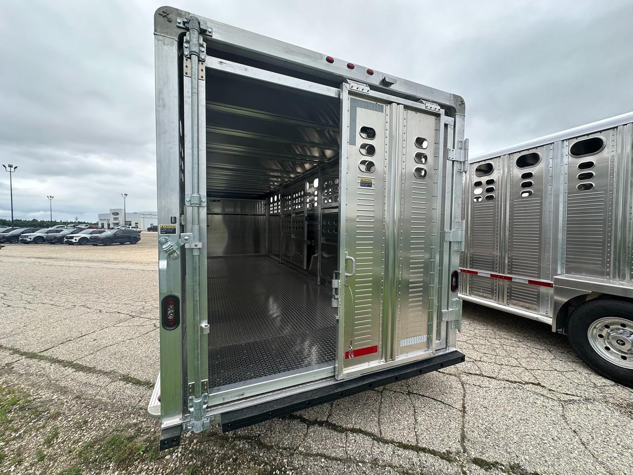 2027 Wilson Trailer 24' Wilson Ranch Hand Photo4