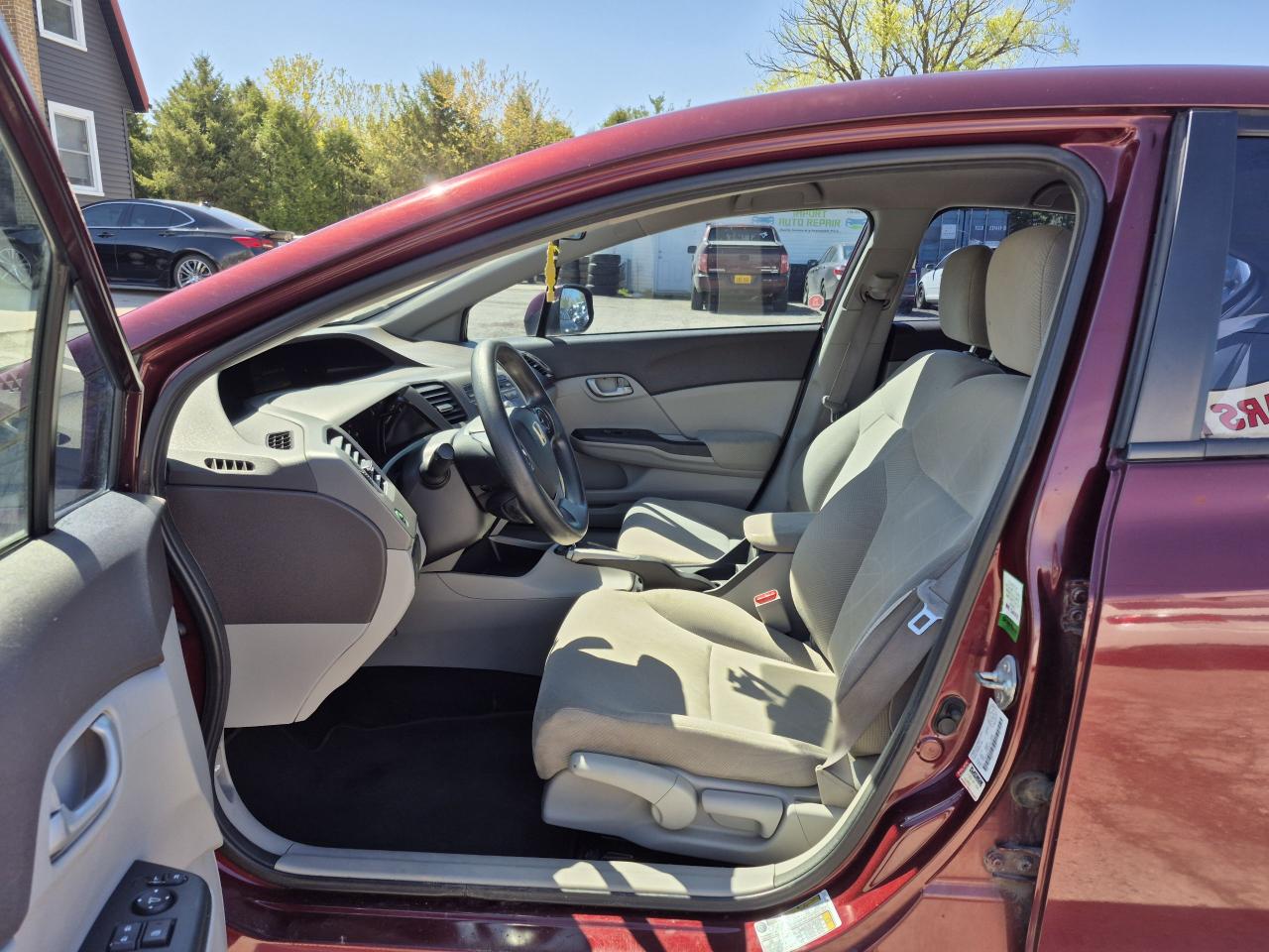 2012 Honda Civic Automatic + Certified! Photo11