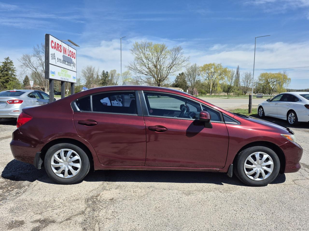 2012 Honda Civic Automatic + Certified! Photo2