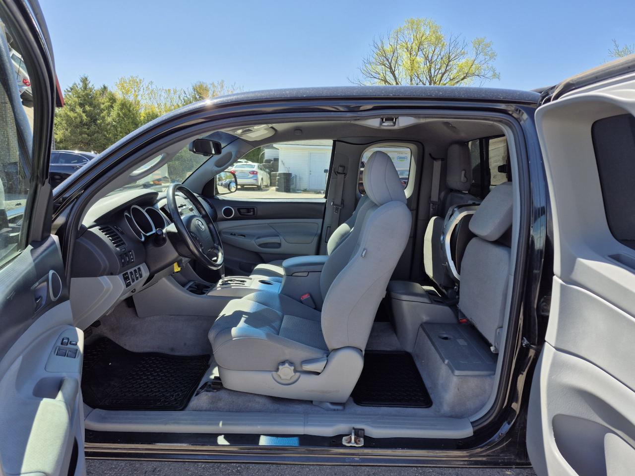 2011 Toyota Tacoma 4WD Access Cab V6 Auto Photo29