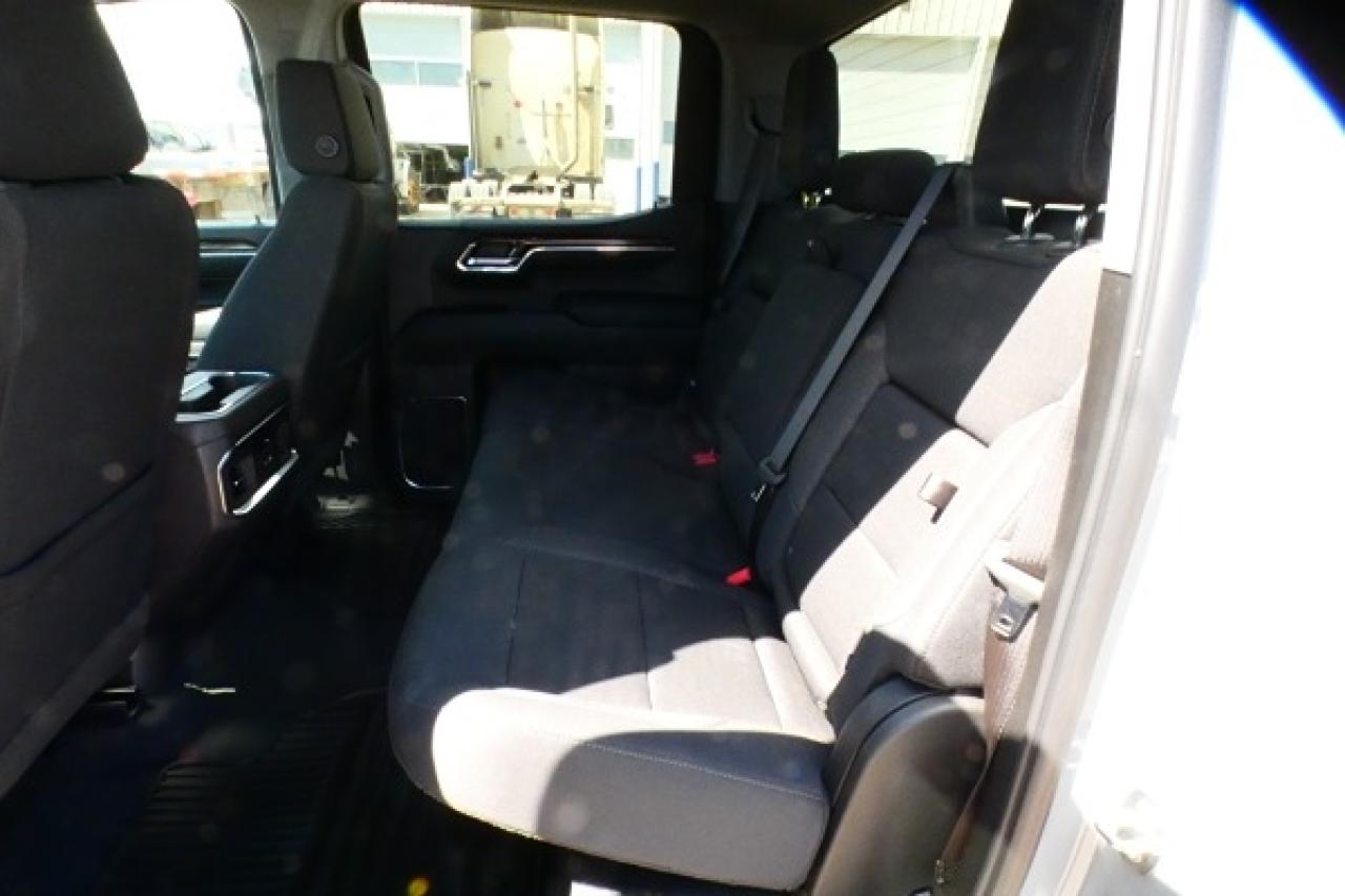 2024 GMC Sierra 1500 Elevation DURAMAX DSL w/Htd cloth, NAV, BUC - Photo #9