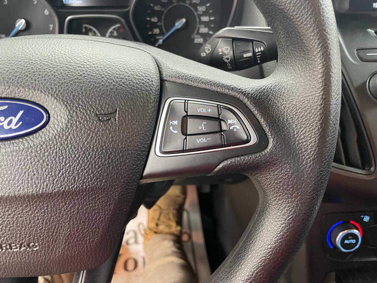 2016 Ford Focus SE Photo10