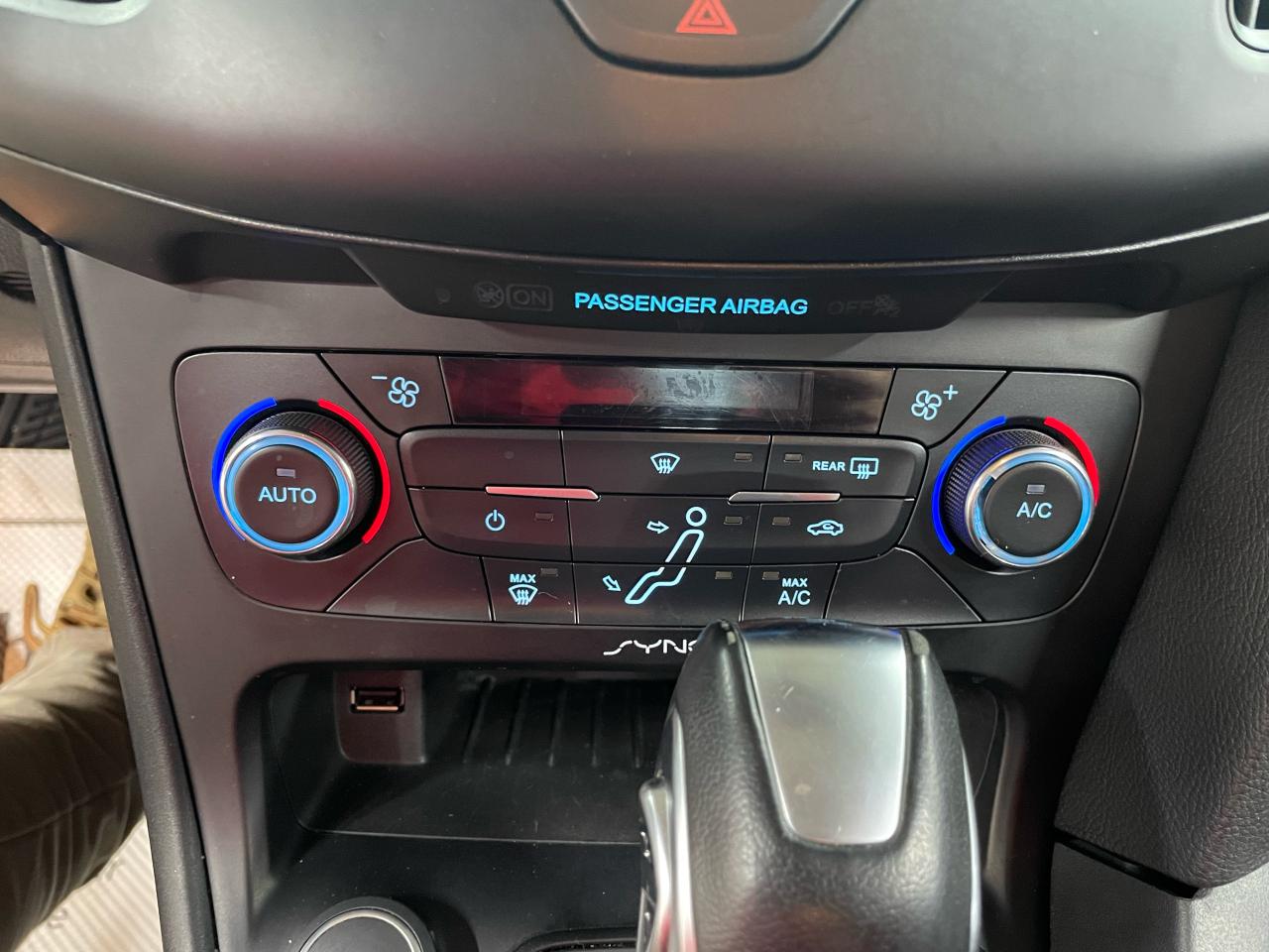 2016 Ford Focus SE Photo24