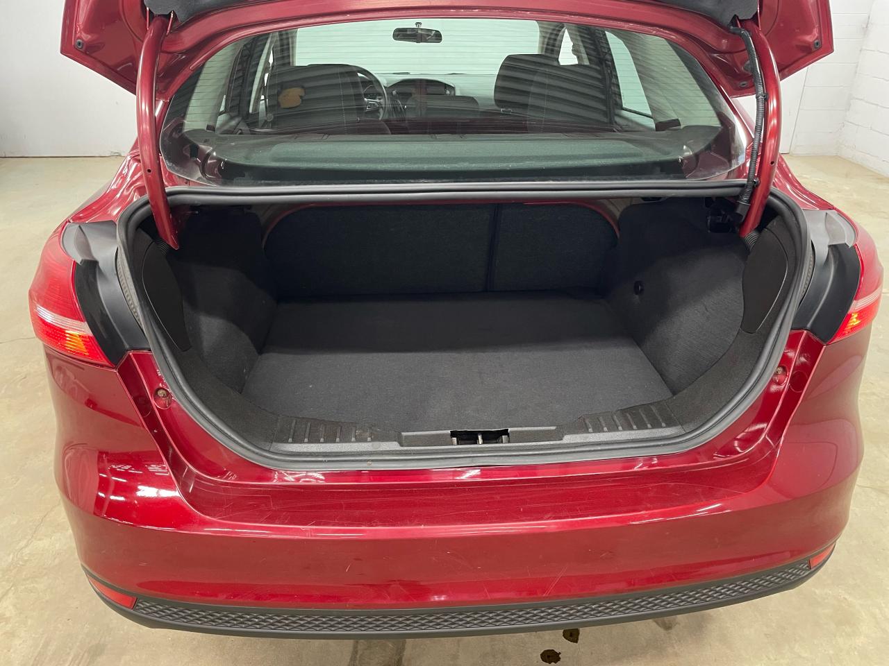 2016 Ford Focus SE Photo34