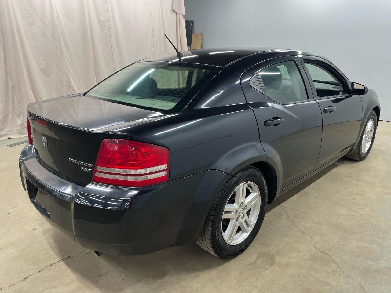 2009 Dodge Avenger SXT Photo14