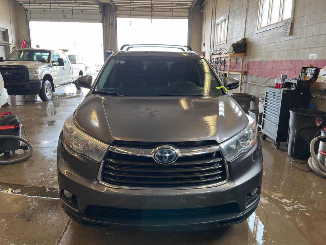 2015 Toyota Highlander HYBRID - Photo #2