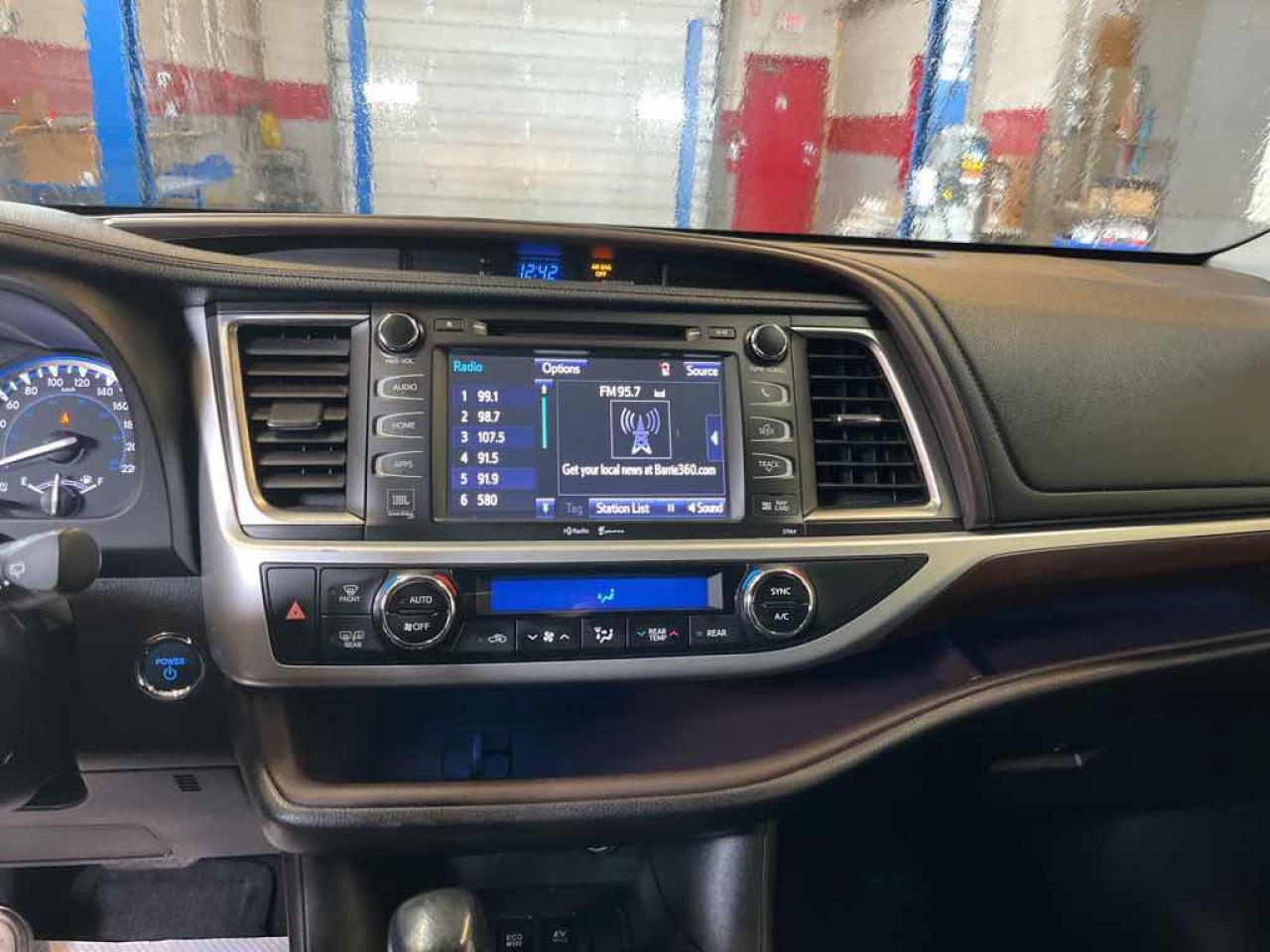 2015 Toyota Highlander HYBRID - Photo #10