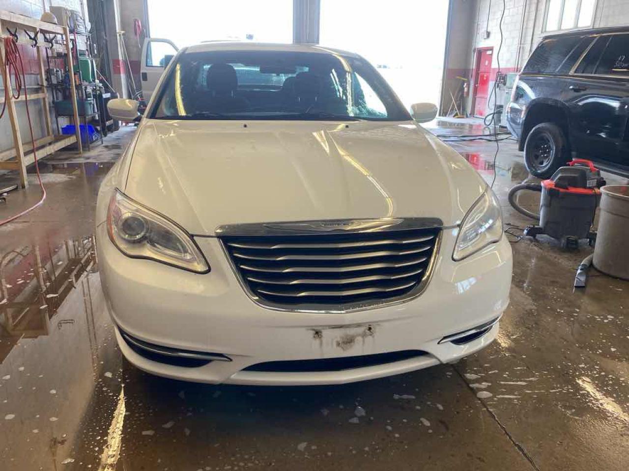 2014 Chrysler 200 LX - Photo #2