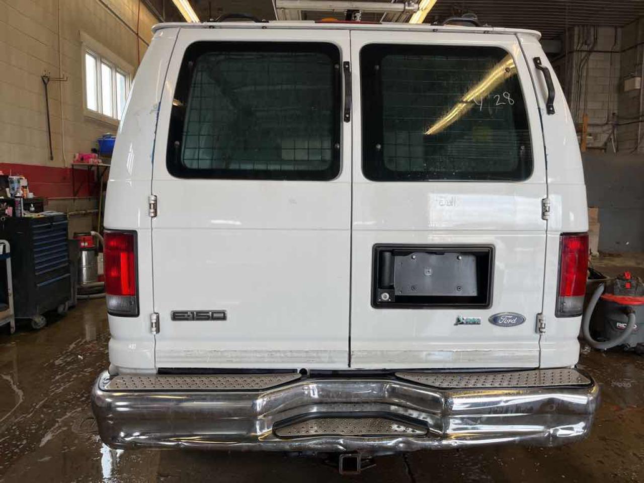 2010 Ford Econoline E150 VAN - Photo #5