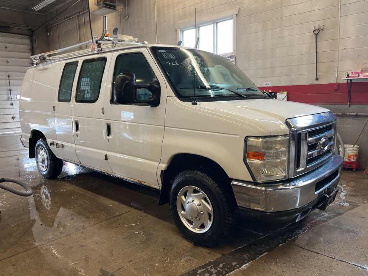 2010 Ford Econoline E150 VAN - Photo #3