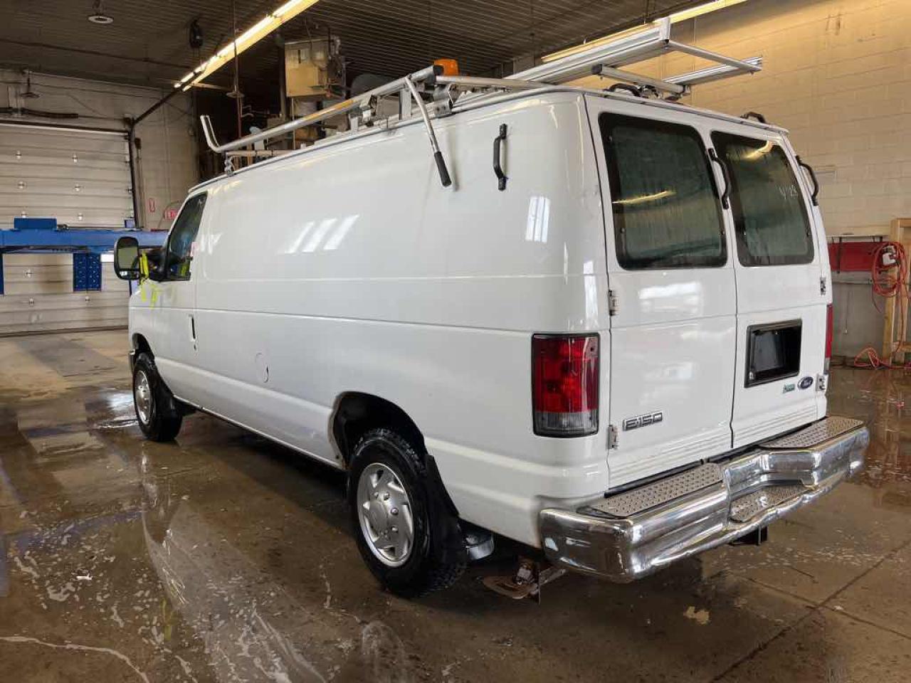 2010 Ford Econoline E150 VAN - Photo #6