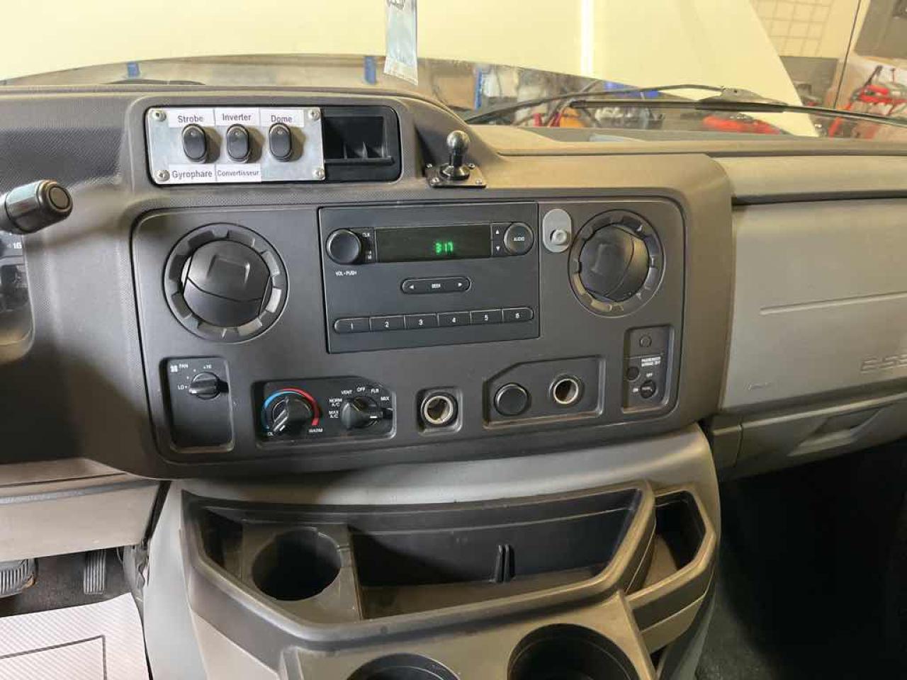 2010 Ford Econoline E150 VAN - Photo #10