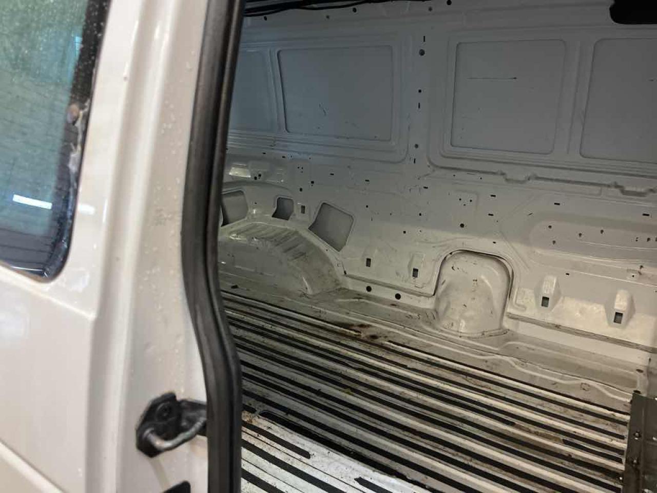 2010 Ford Econoline E150 VAN - Photo #20