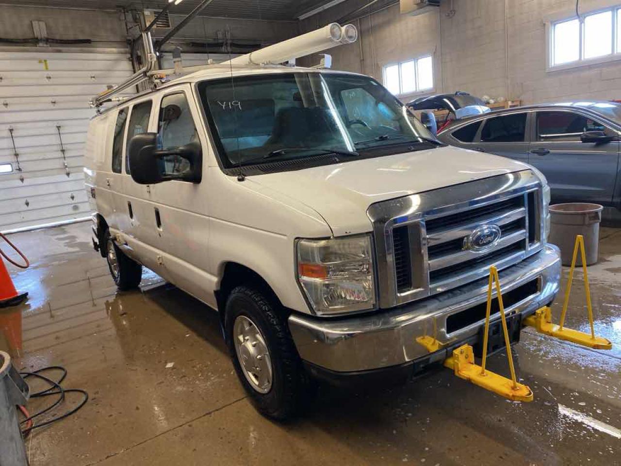 2010 Ford E350 ECONOLINE  SUP - Photo #3