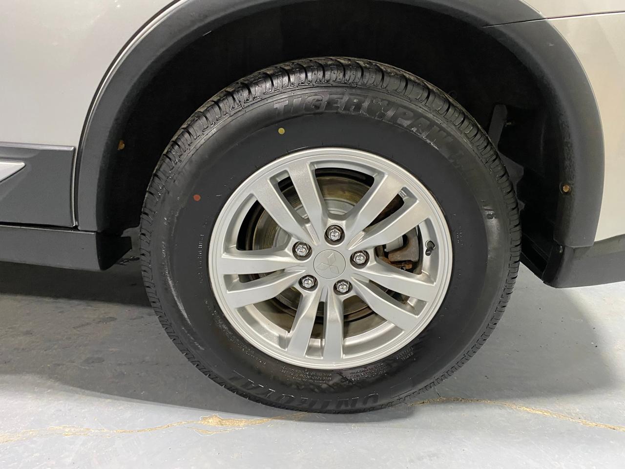 2019 Mitsubishi Outlander ES - Photo #10