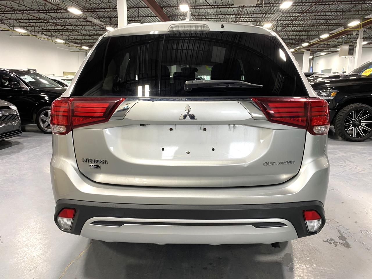 2019 Mitsubishi Outlander ES - Photo #4