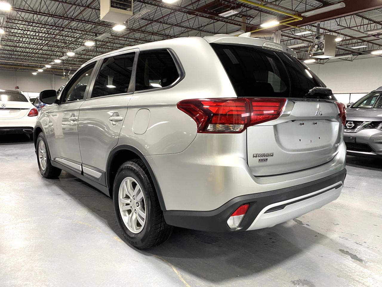 2019 Mitsubishi Outlander ES - Photo #3