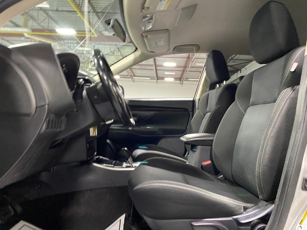 2019 Mitsubishi Outlander ES - Photo #12
