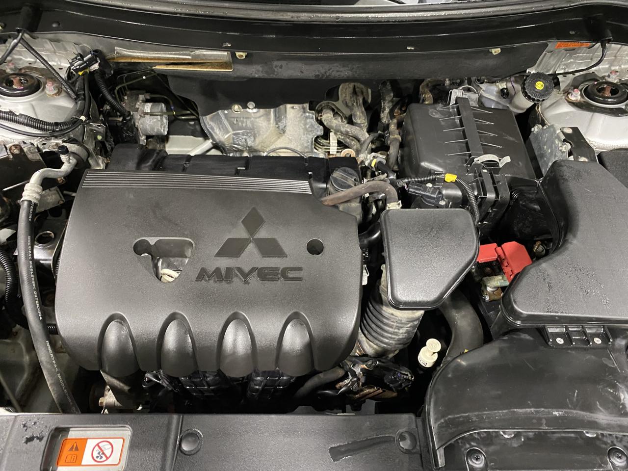 2019 Mitsubishi Outlander ES - Photo #9