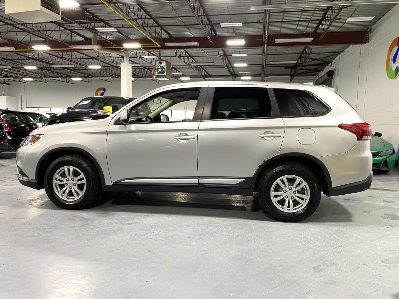 2019 Mitsubishi Outlander ES - Photo #2