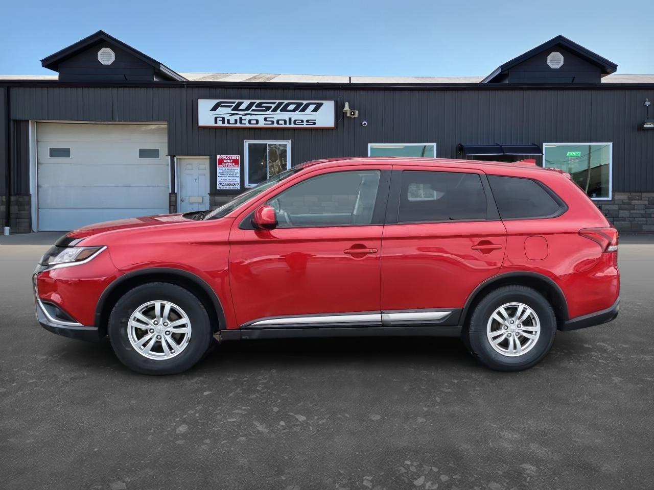 2020 Mitsubishi Outlander ES-AWD-7PASS THIRD ROW-REAR CAMERA-BLUETOOTH - Photo #2
