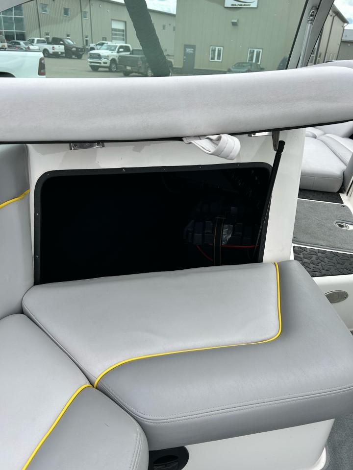 2007 Centurion Speed Boat Lightning C4 - Photo #11