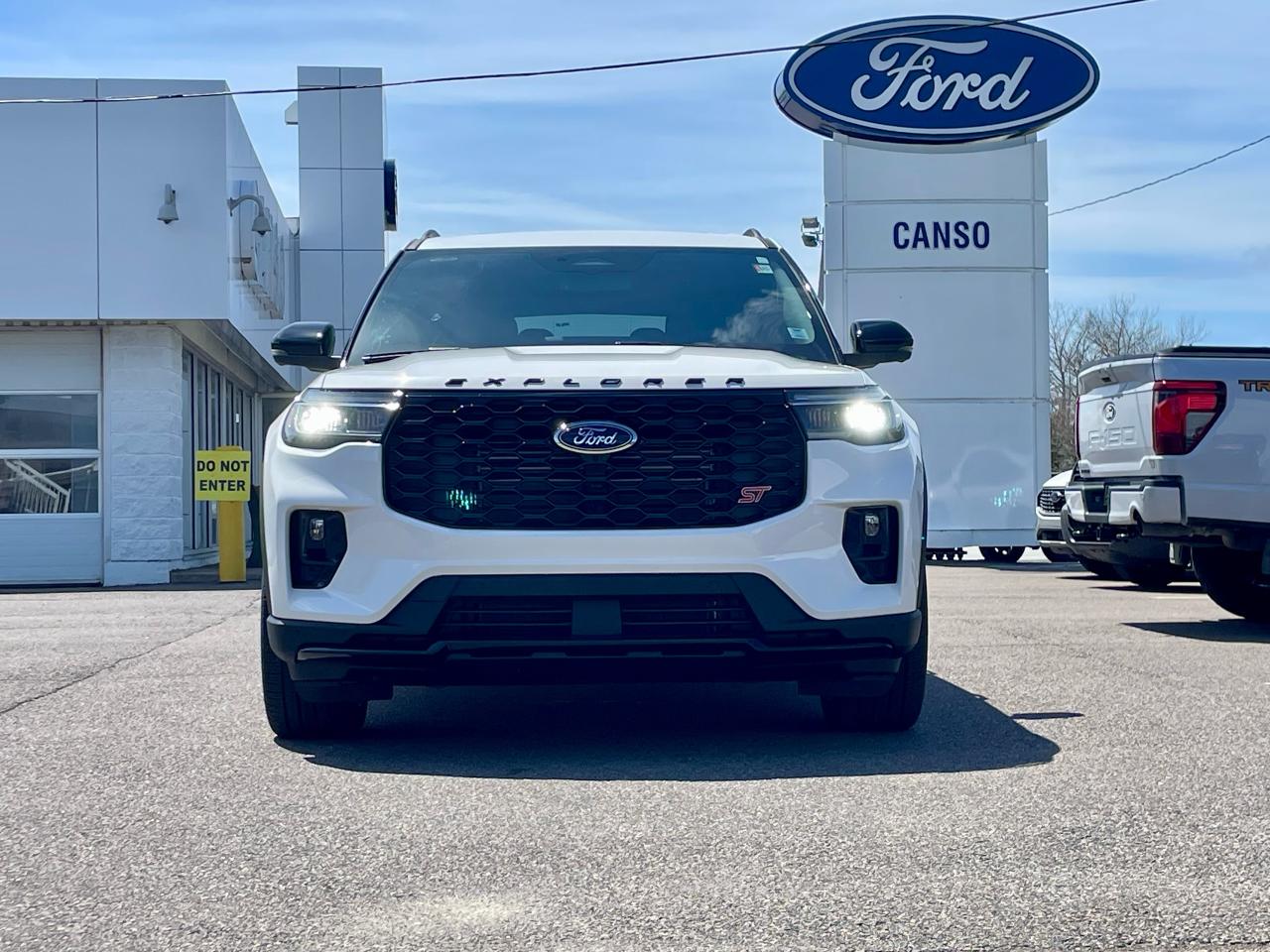 2025 Ford Explorer ST 4WD Photo1