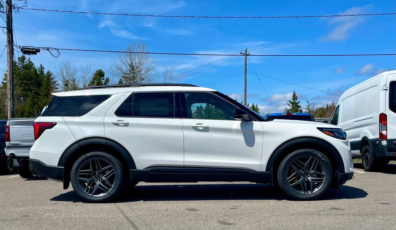 2025 Ford Explorer ST 4WD Photo