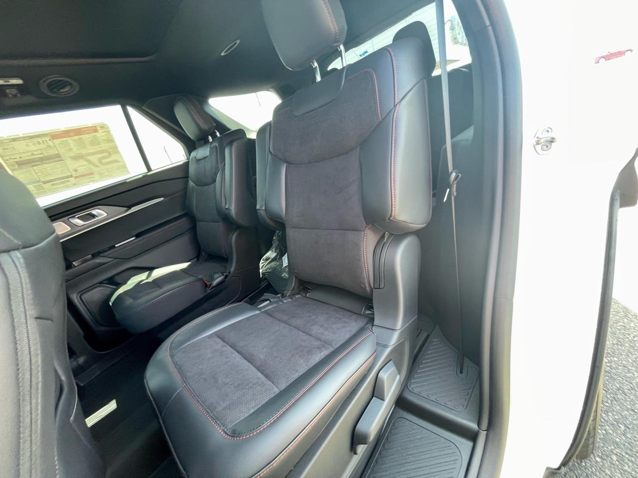 2025 Ford Explorer ST 4WD Photo5