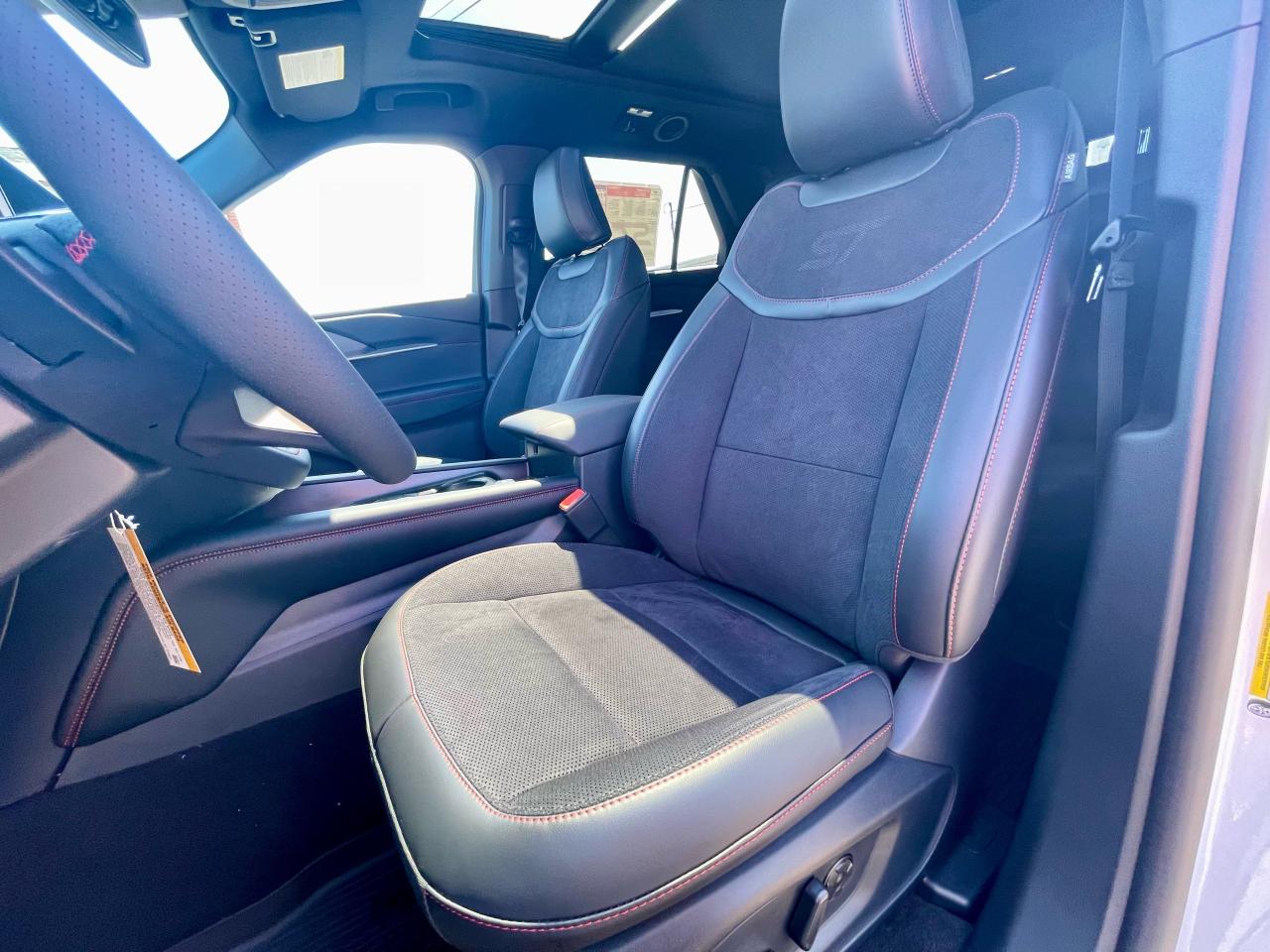 2025 Ford Explorer ST 4WD Photo5